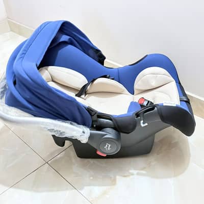 Baby cary cot plus car seat