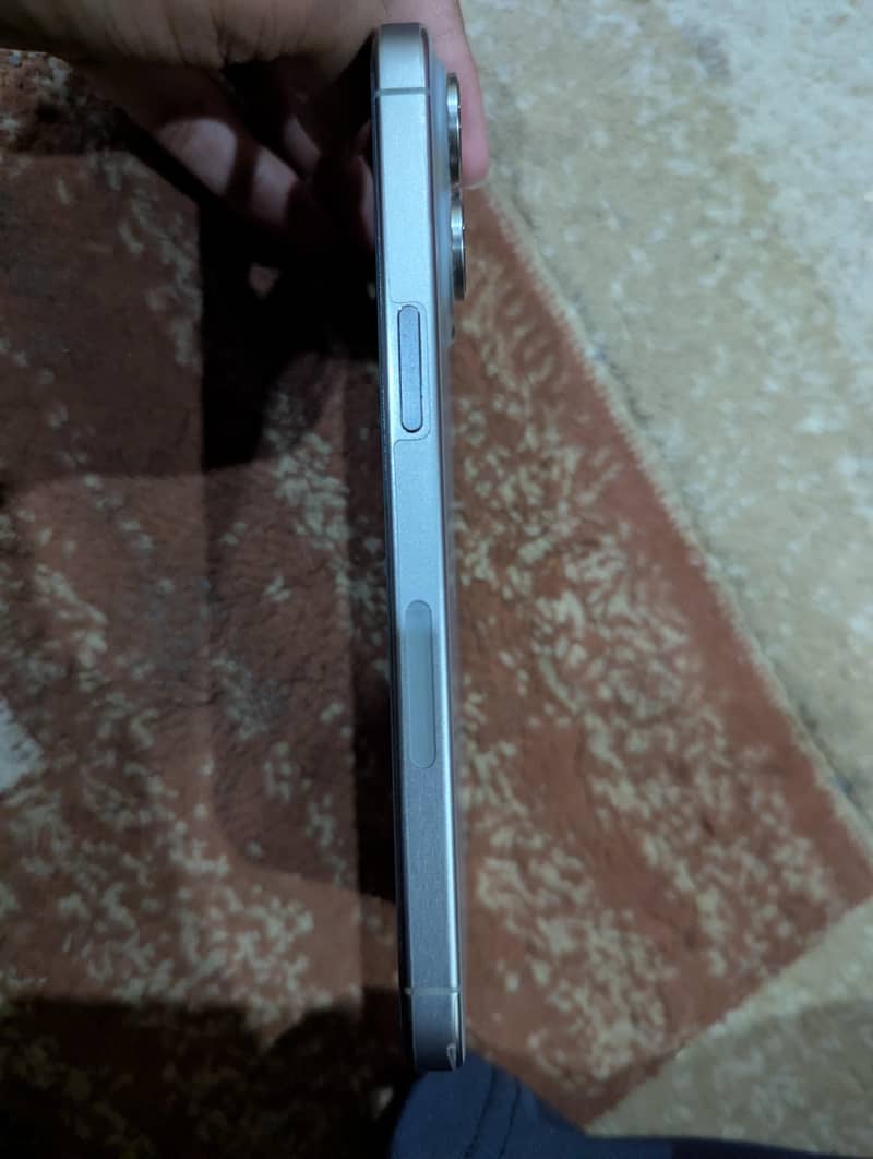 Apple iPhone 15 Pro Max 2