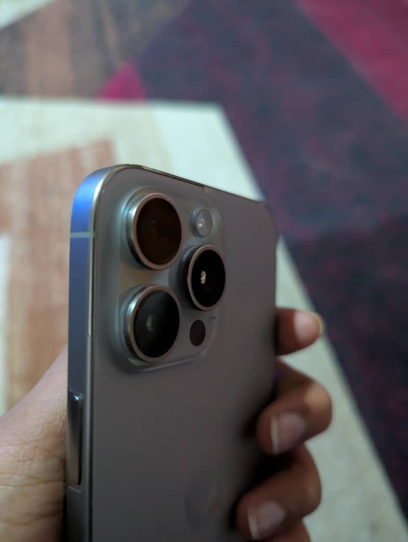 Apple iPhone 15 Pro Max 4
