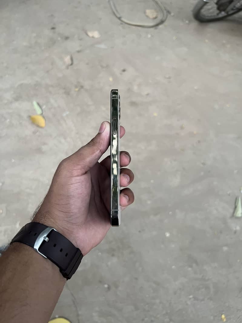 Apple iPhone 12 Pro 2