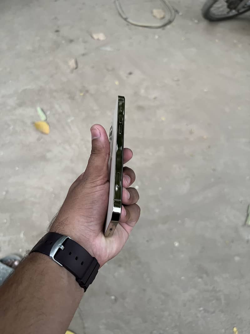 Apple iPhone 12 Pro 4