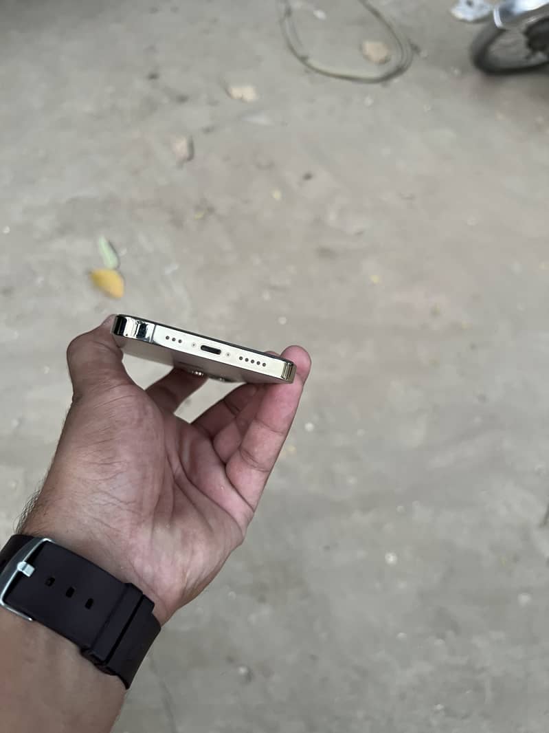 Apple iPhone 12 Pro 8