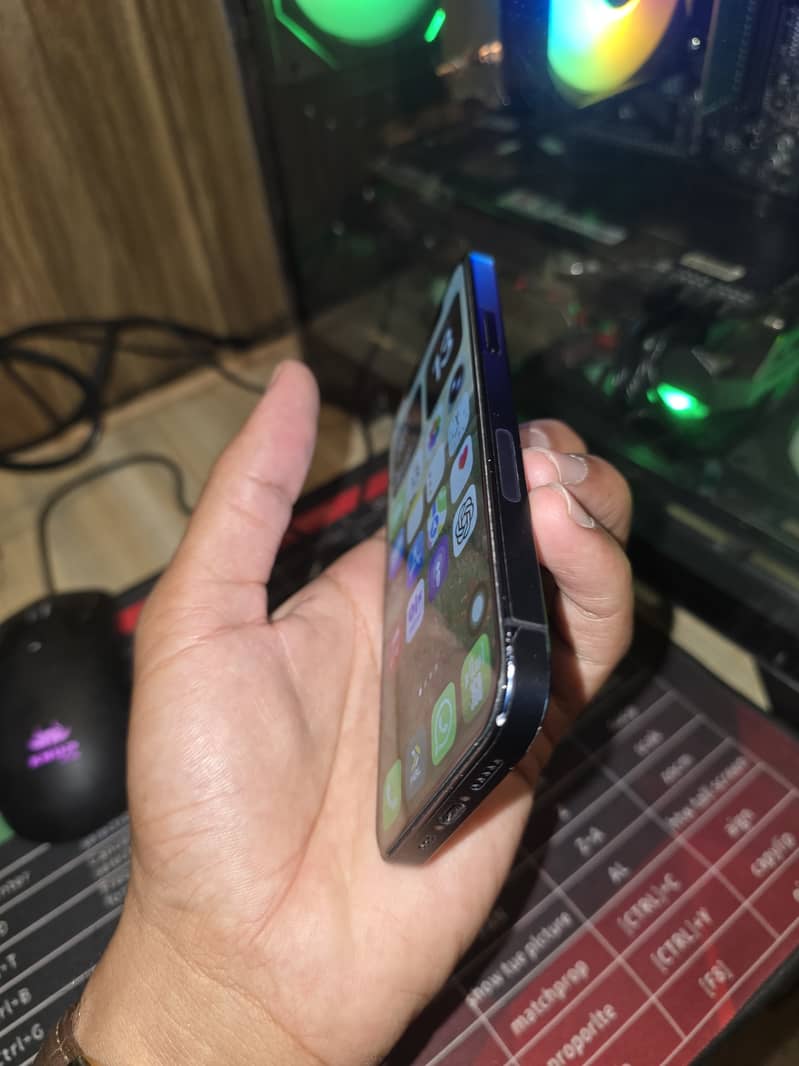 Apple iPhone 12 3