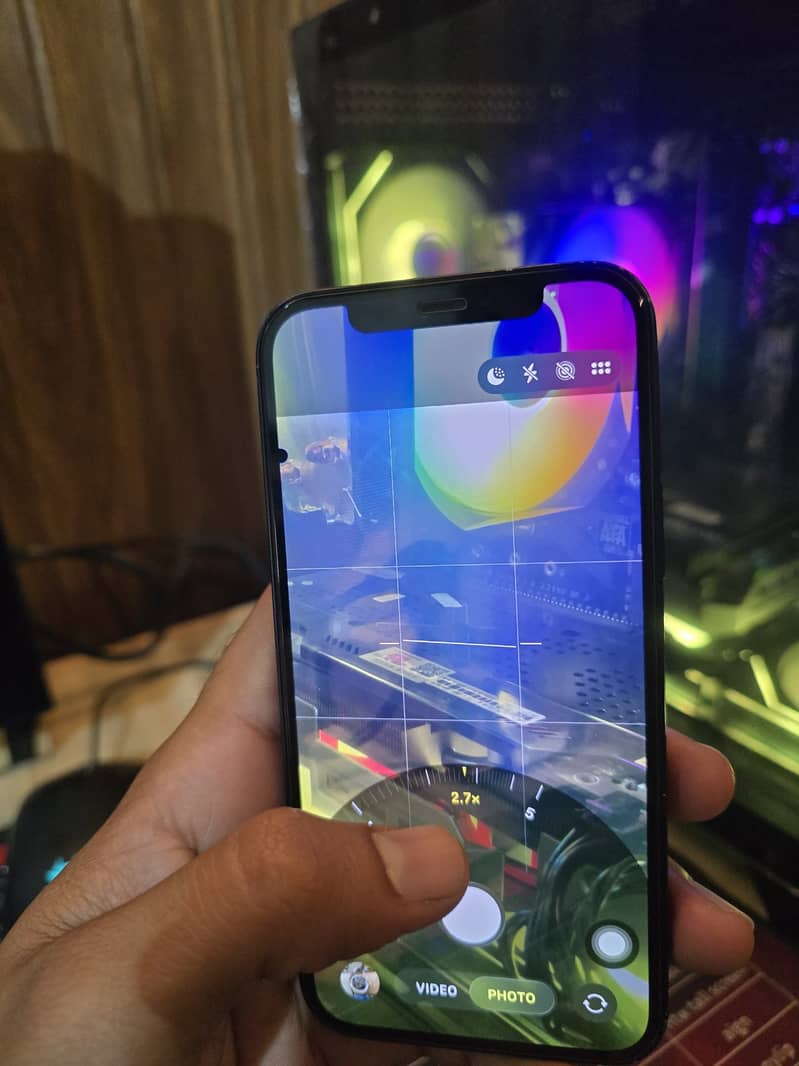 Apple iPhone 12 4