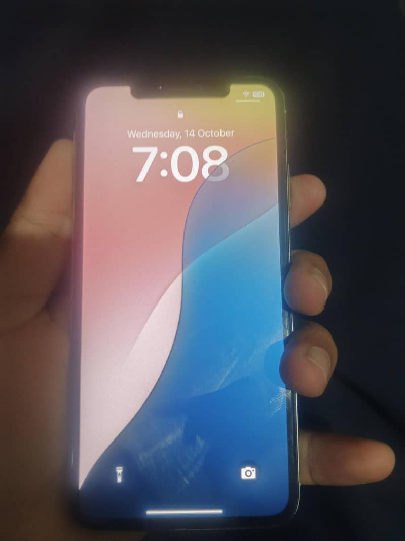 Apple iPhone XS Max 4