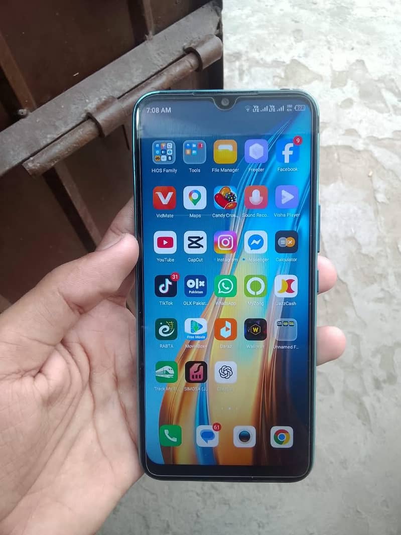 Tecno Spark 8C 1