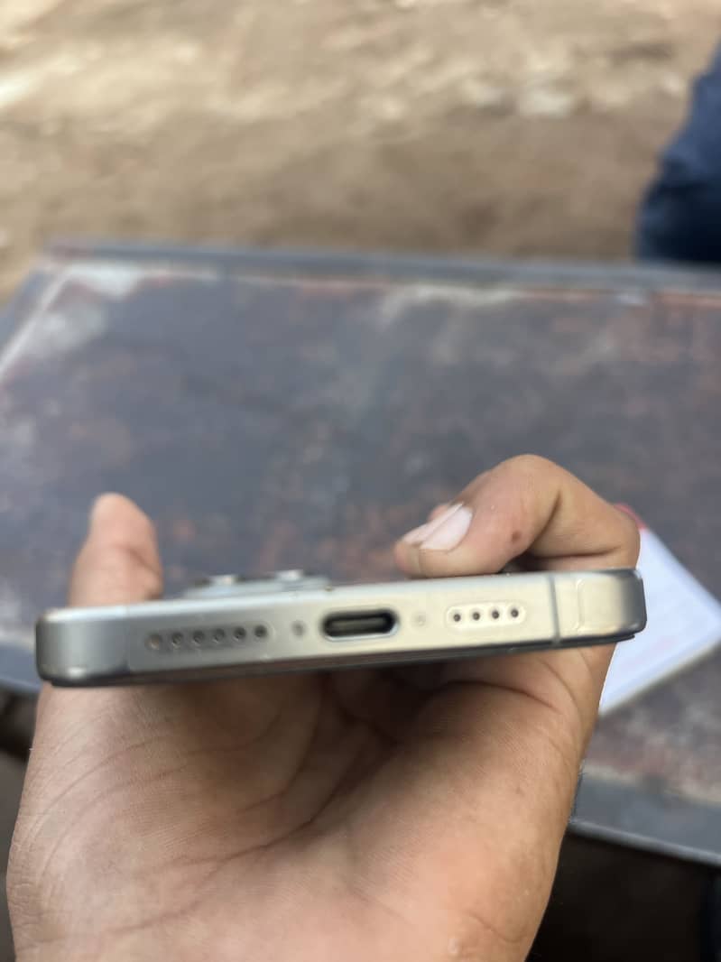 Apple iPhone 15 Pro Max 0