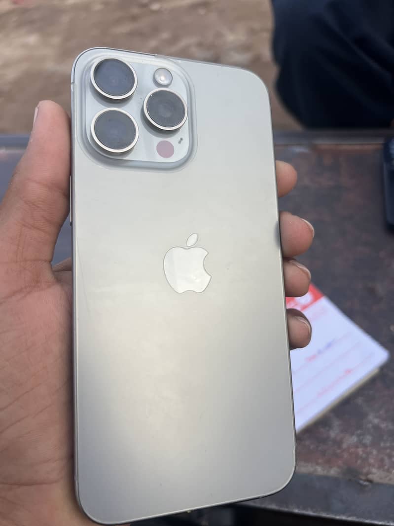 Apple iPhone 15 Pro Max 1