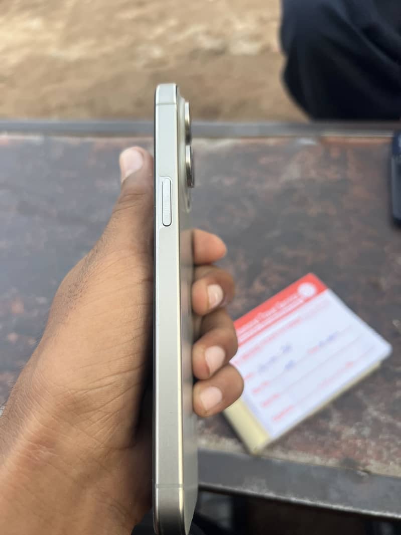 Apple iPhone 15 Pro Max 2