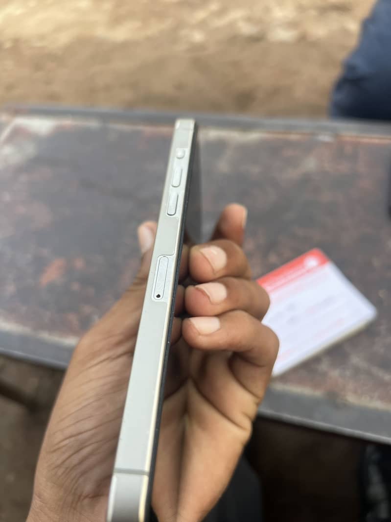 Apple iPhone 15 Pro Max 4