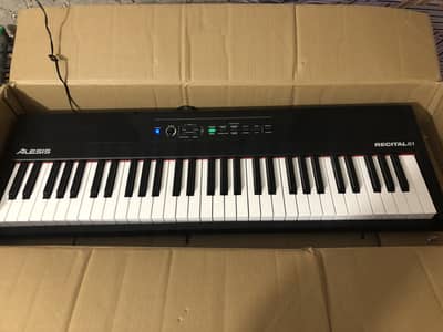  Alesis Recital 61 Digital Piano – 10/10 Condition