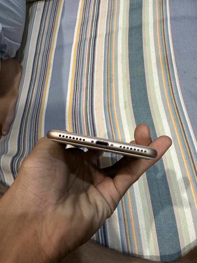 Apple iPhone 8 Plus 3