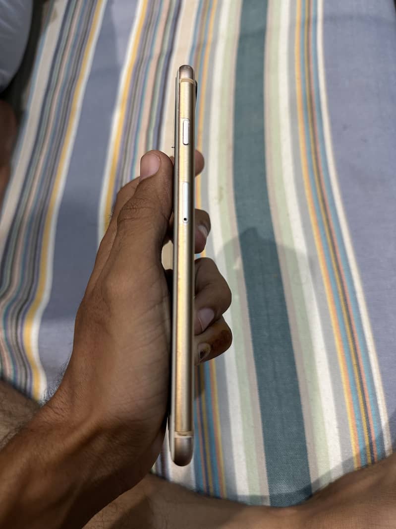 Apple iPhone 8 Plus 4