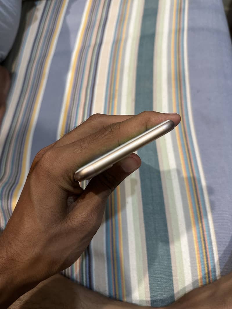 Apple iPhone 8 Plus 5