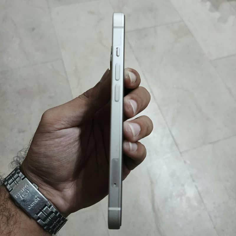 Apple iPhone 13 4