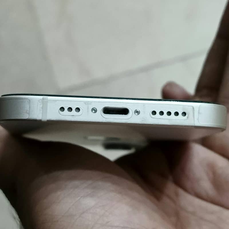 Apple iPhone 13 8