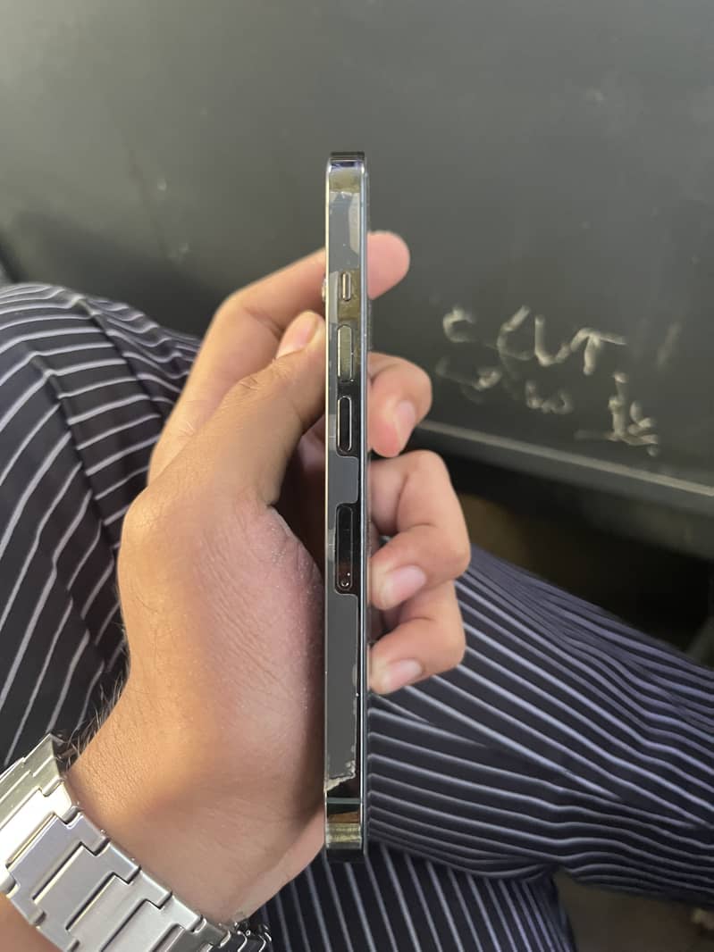 Apple iPhone 13 Pro 1