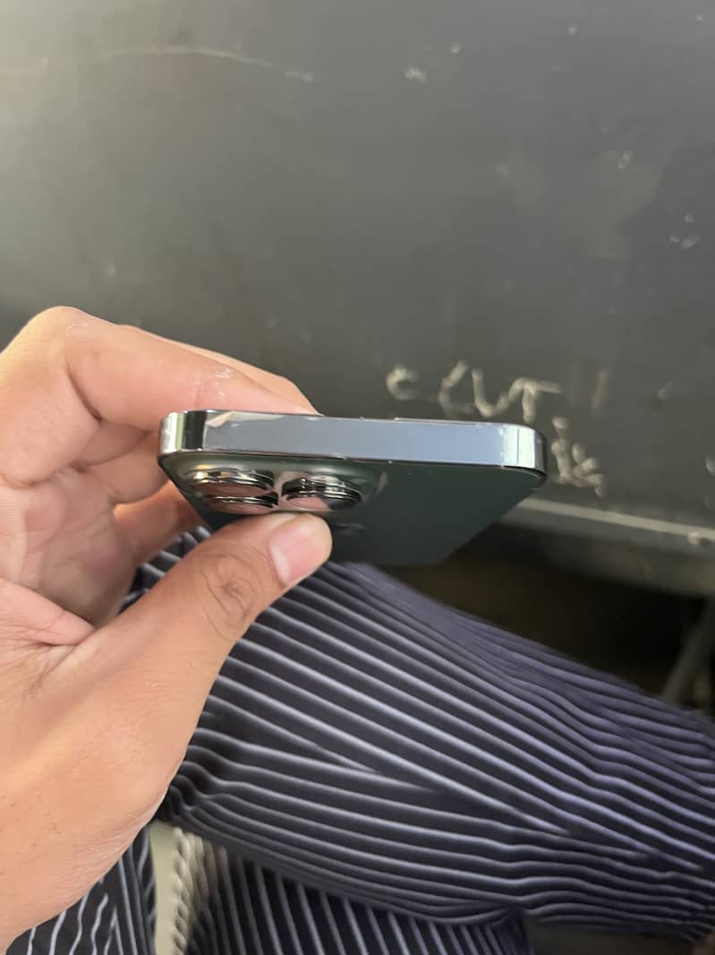 Apple iPhone 13 Pro 2