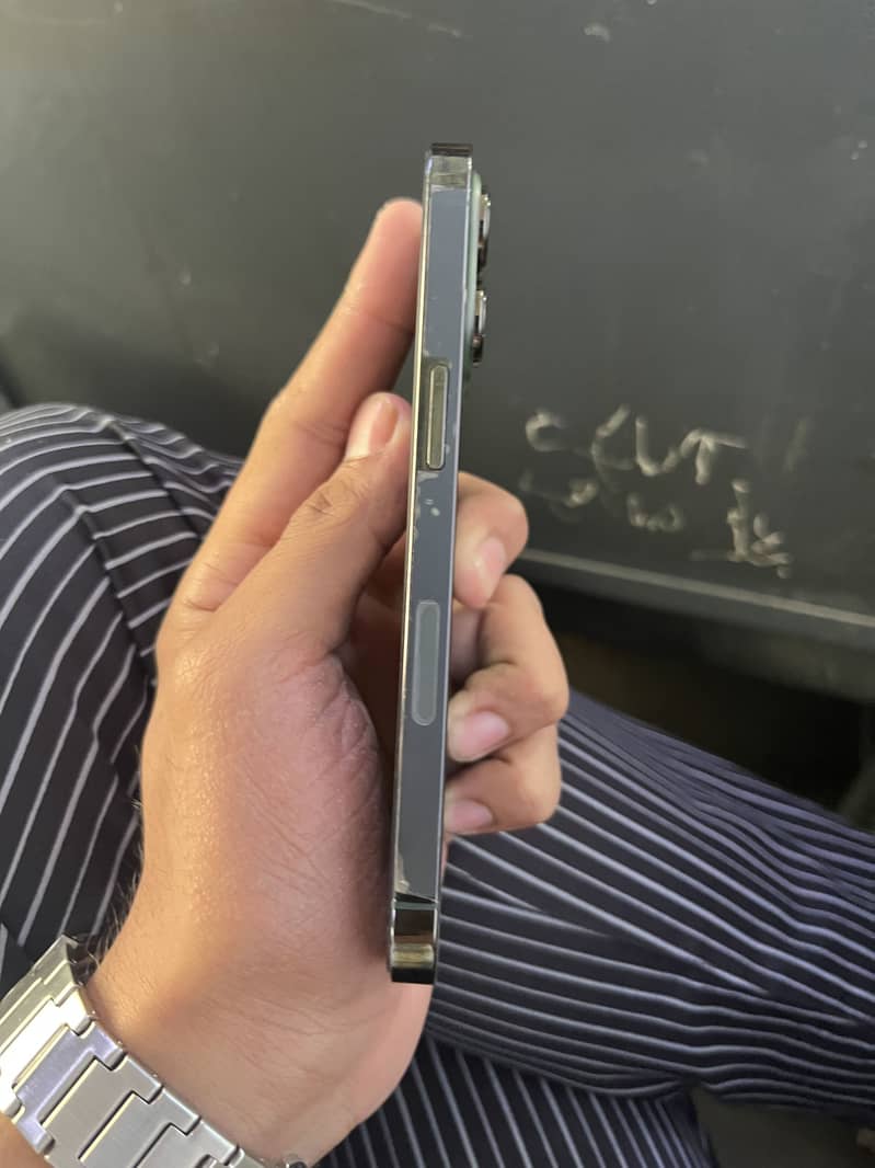 Apple iPhone 13 Pro 4