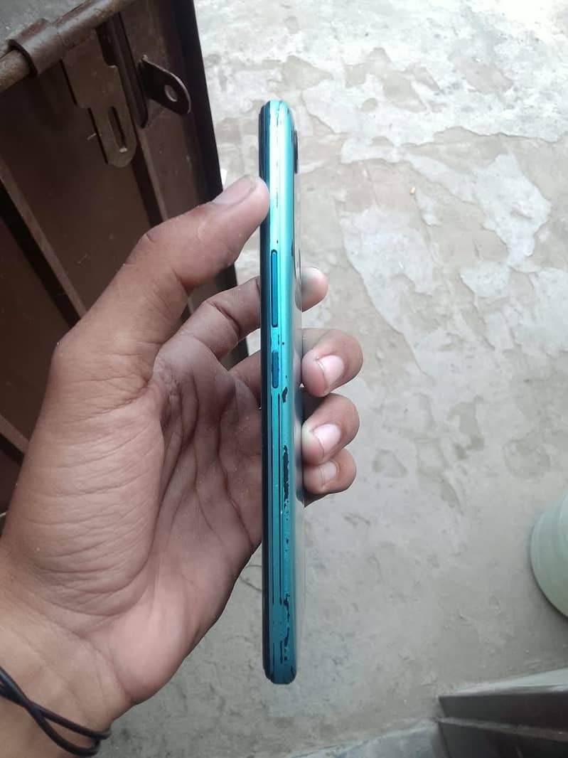 Tecno Spark 8C 4