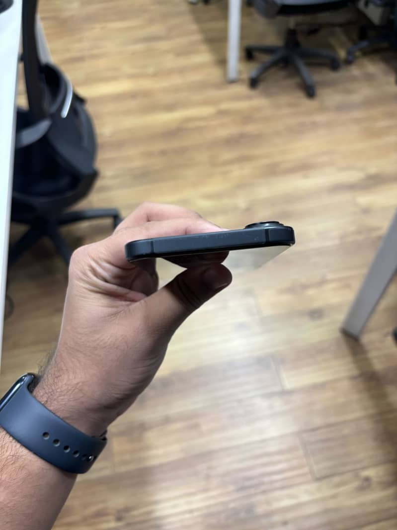 Apple iPhone 16 Plus 4