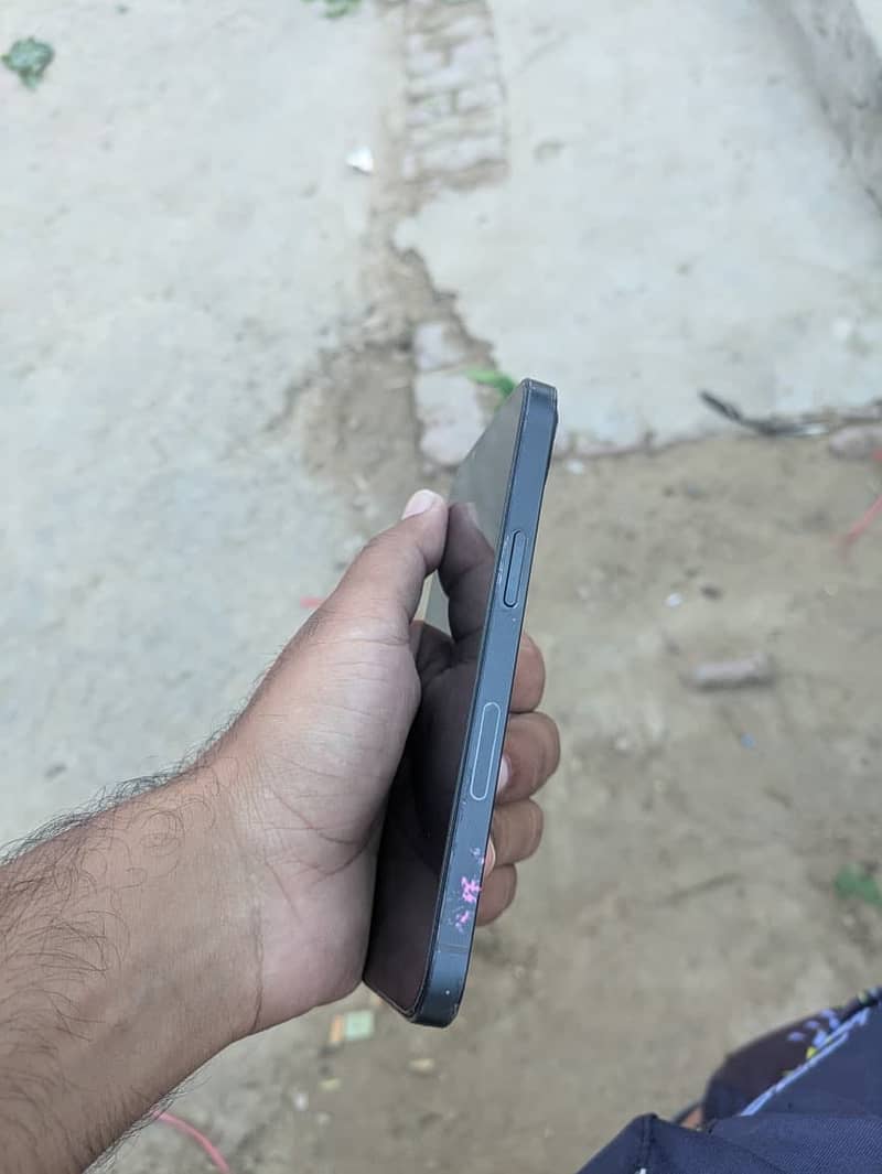 Apple iPhone 13 4