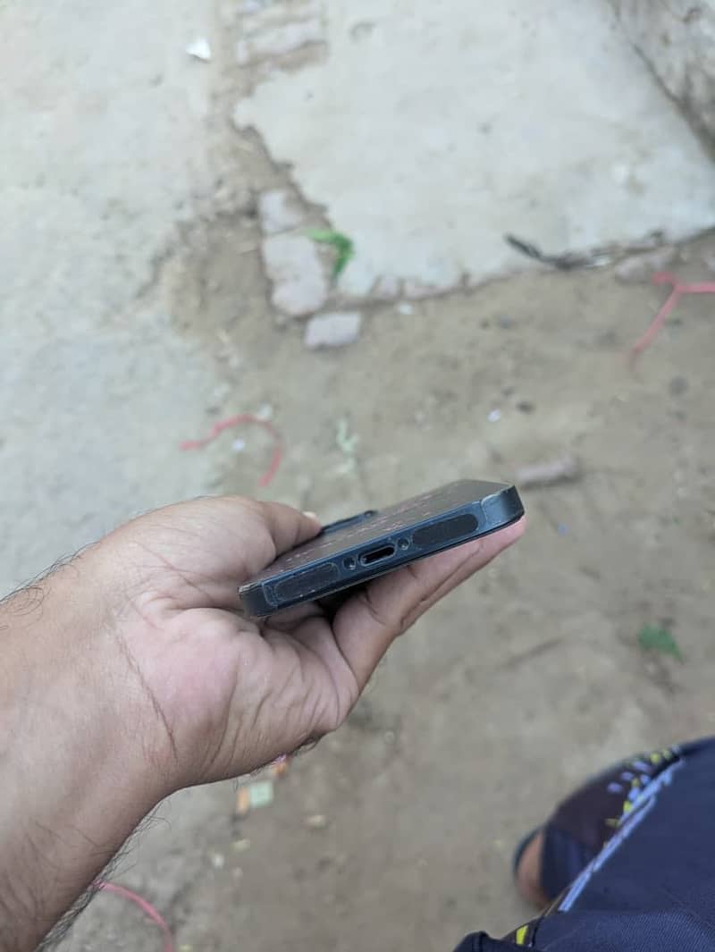 Apple iPhone 13 5