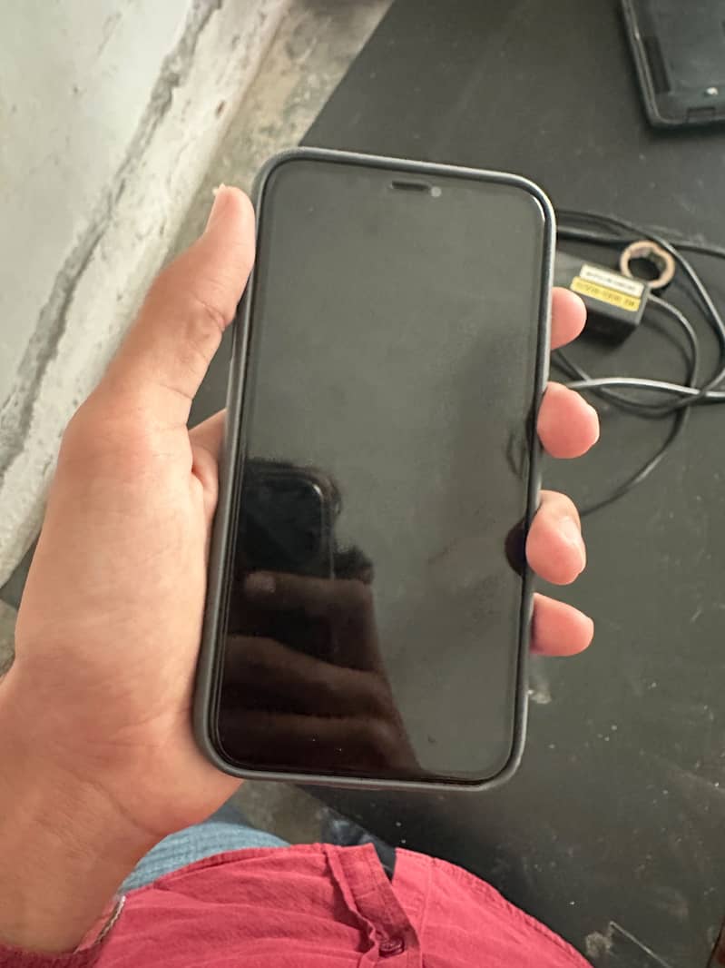 Apple iPhone 11 4
