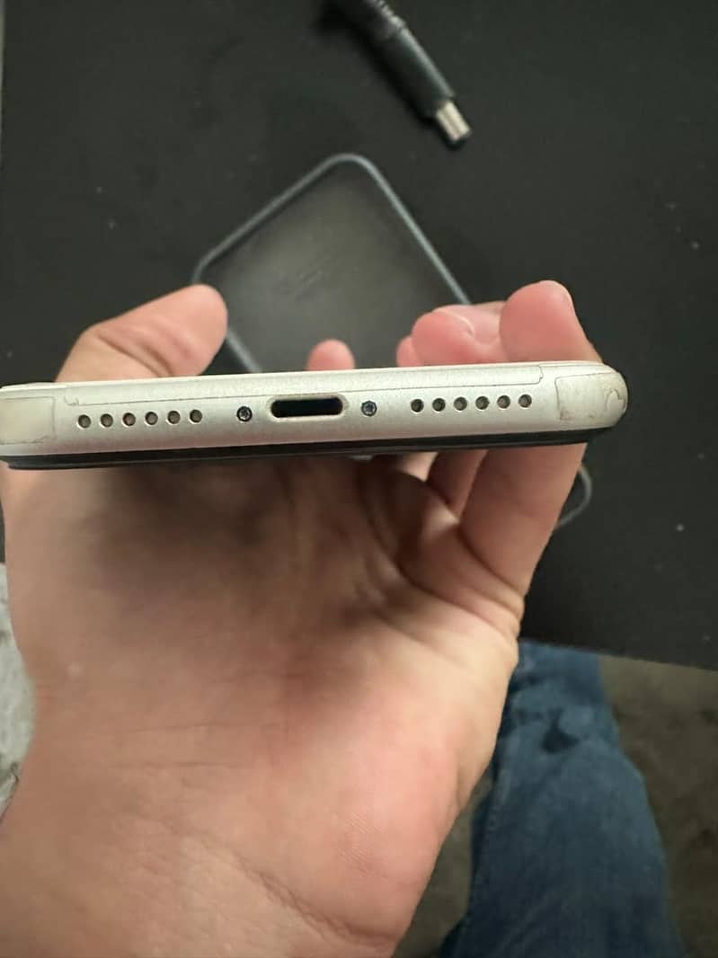 Apple iPhone 11 7