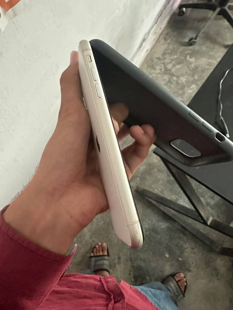 Apple iPhone 11 8