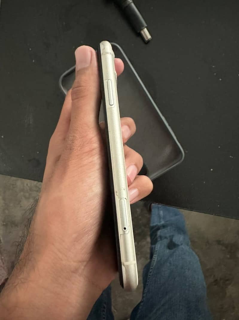 Apple iPhone 11 10
