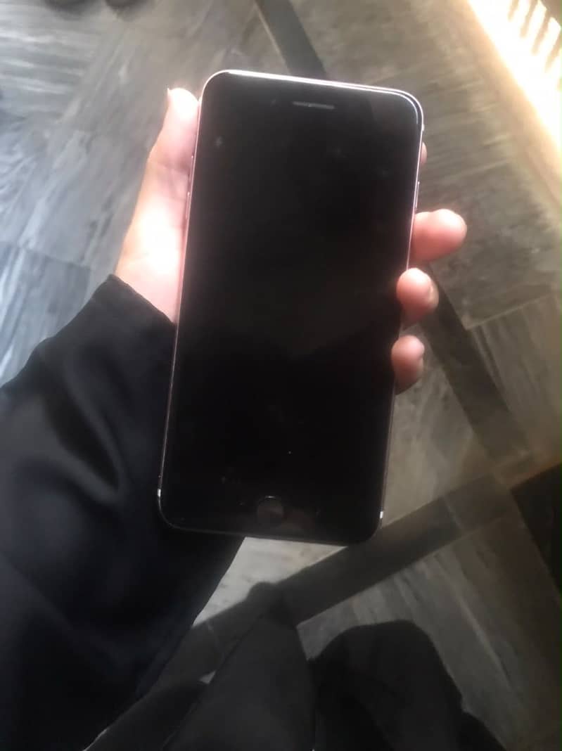 Apple iPhone 7 Plus 0