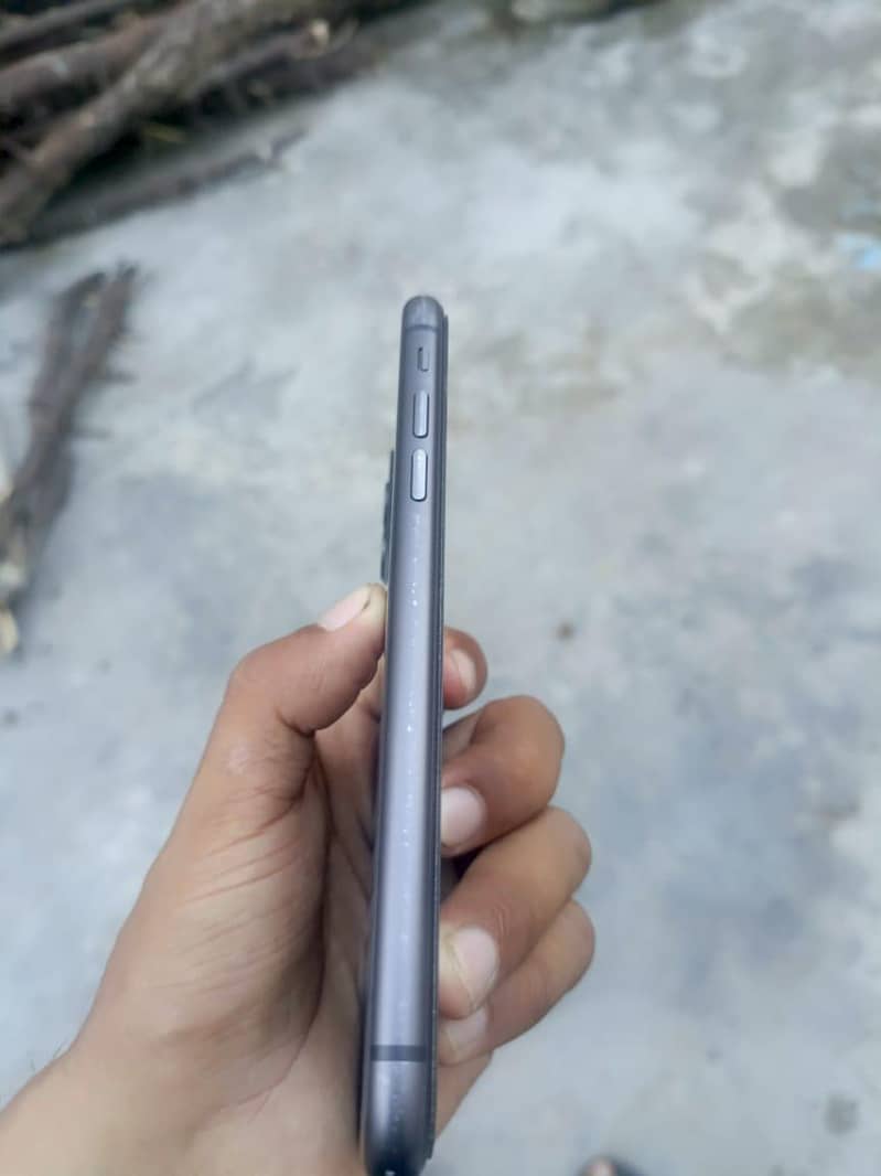 Apple iPhone 11 3