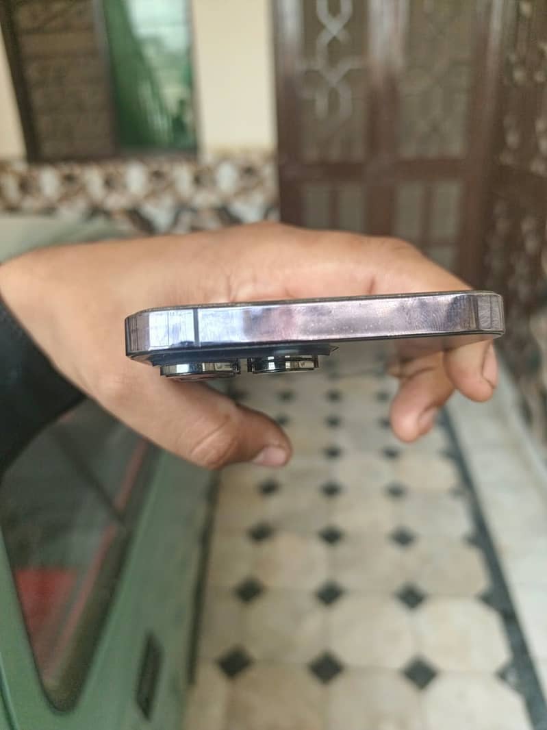 Apple iPhone 14 Pro Max 1