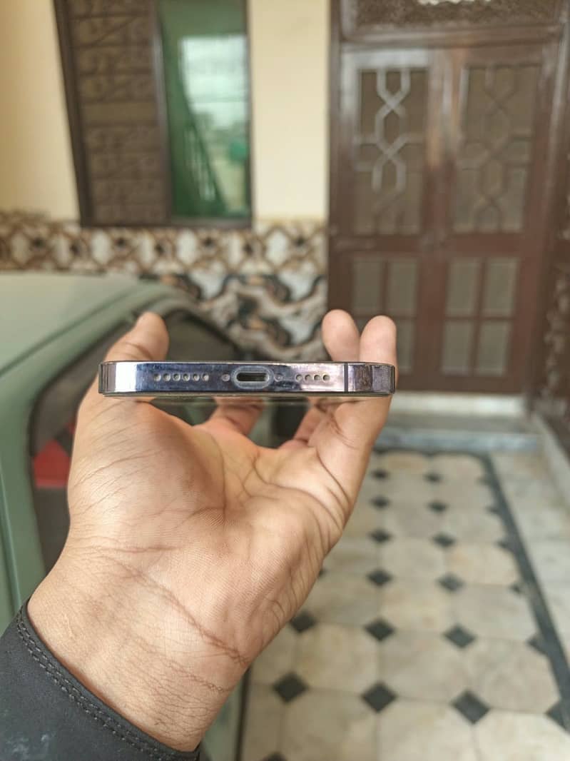 Apple iPhone 14 Pro Max 4