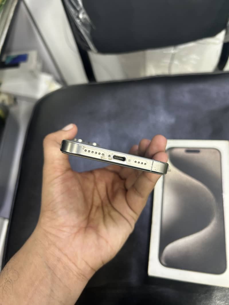 Apple iPhone 15 Pro Max 2