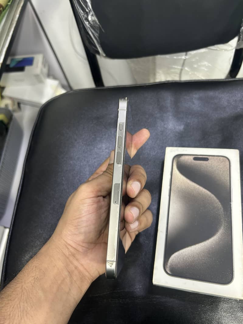 Apple iPhone 15 Pro Max 6