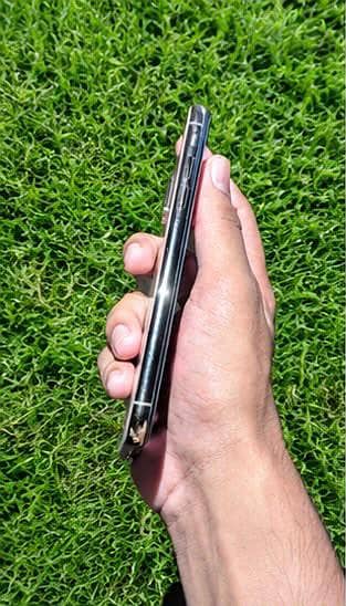 Apple iPhone XS 3