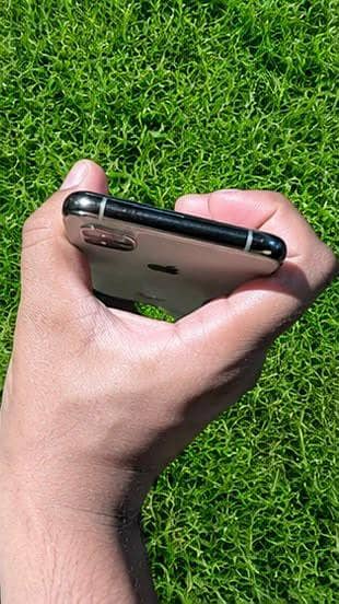 Apple iPhone XS 5