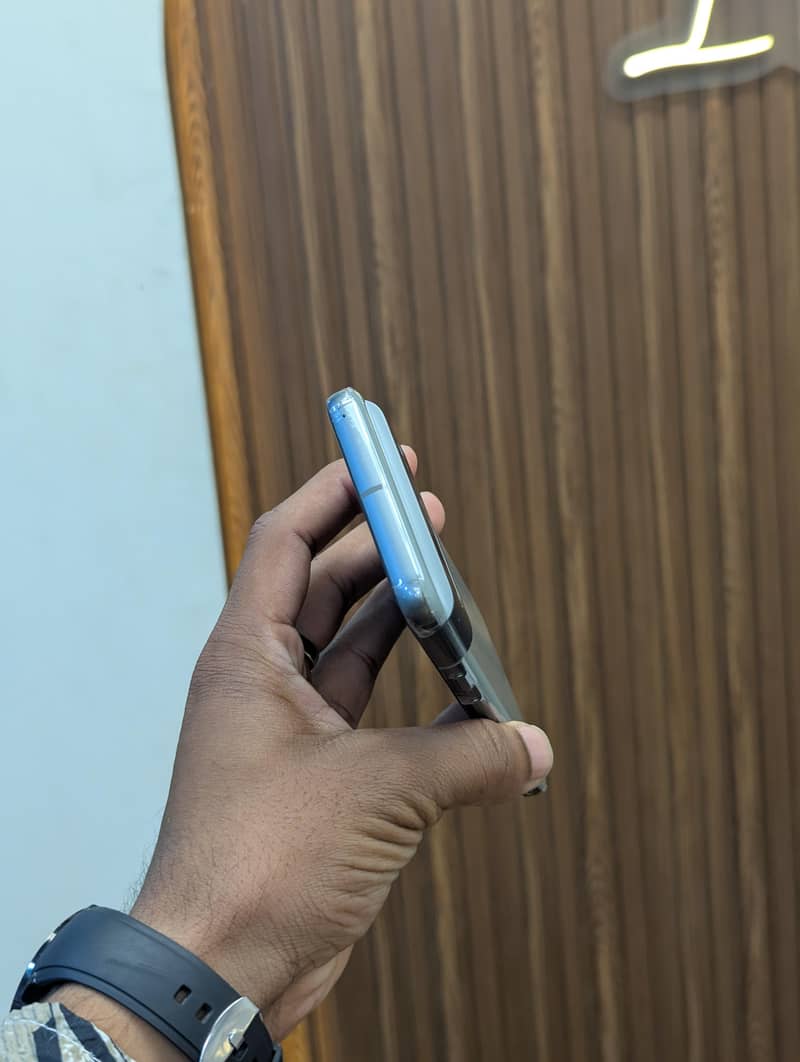 Google Pixel 8 4