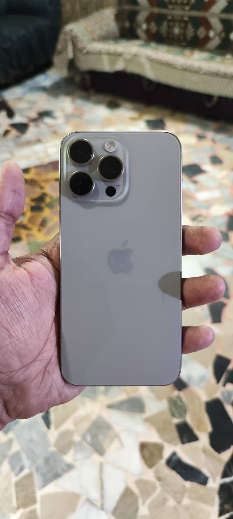 Apple iPhone 15 Pro Max 1