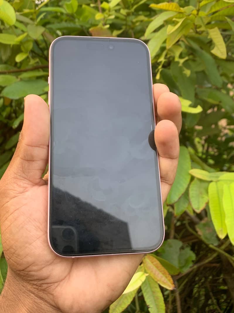 Apple iPhone 15 4