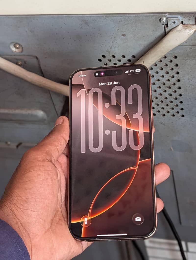 Apple iPhone 16 Pro Max 2