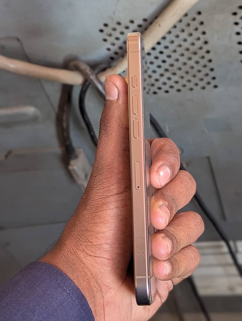 Apple iPhone 16 Pro Max 5