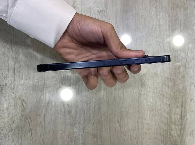 Apple iPhone 15 Pro Max 3