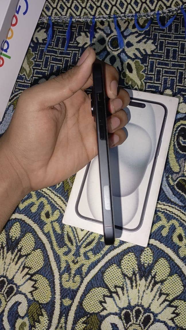 Apple iPhone 15 2