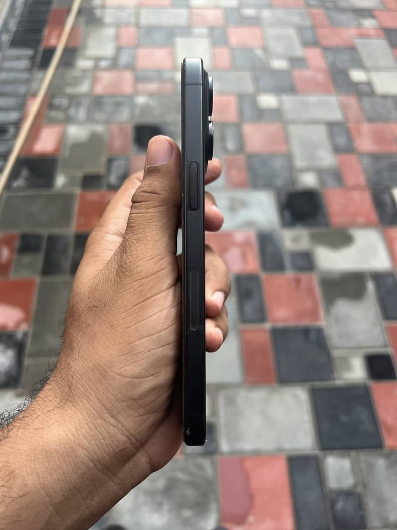 Apple iPhone 15 Pro Max 1