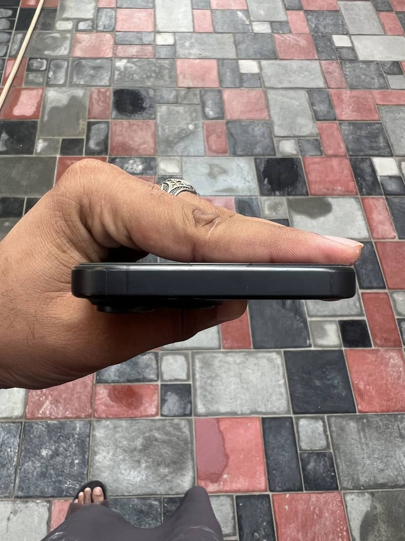 Apple iPhone 15 Pro Max 3