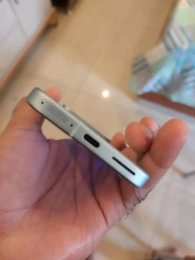 Google Pixel 9 4