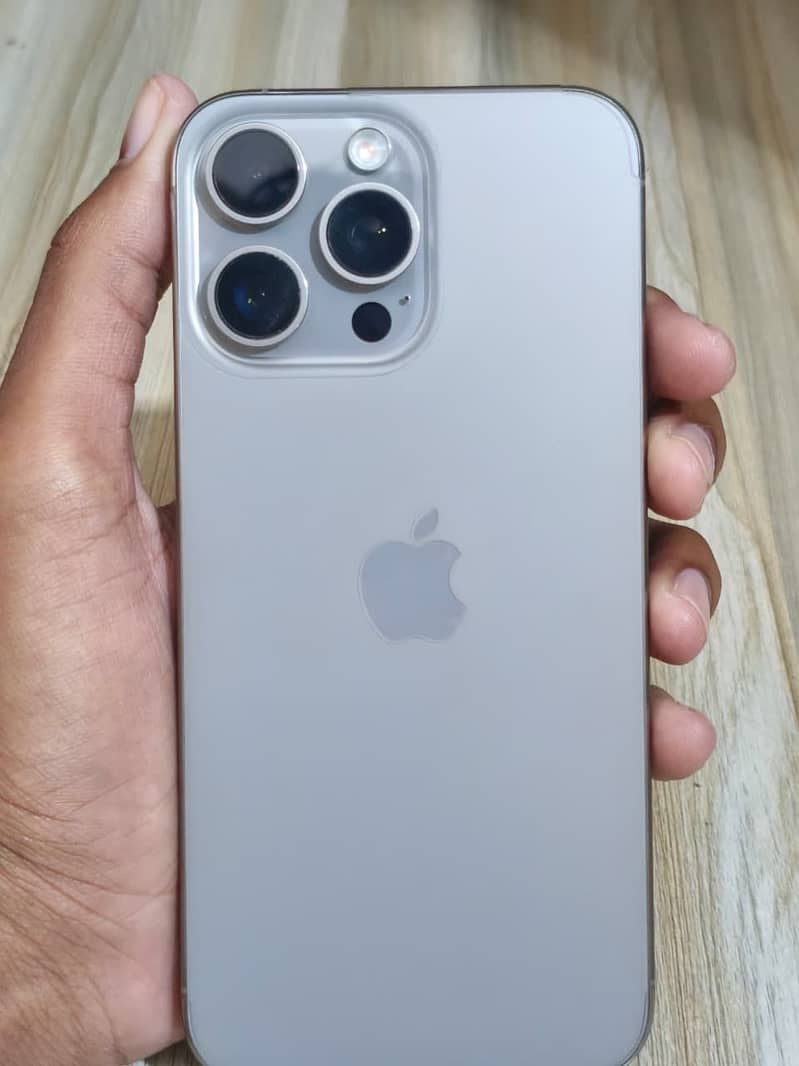 Apple iPhone 15 Pro Max 1
